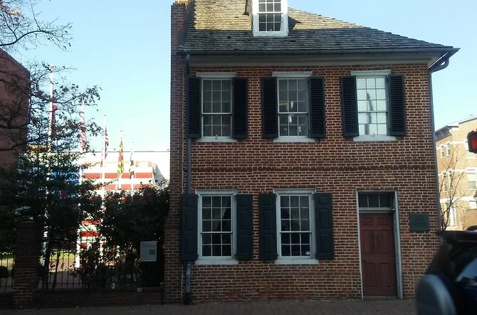 Small-Group Historic Neighborhoods Tour